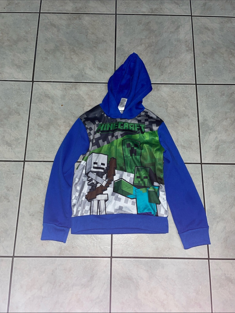 Boys hooded bundle quantity 8 size 7-8 - Picture 7 of 9